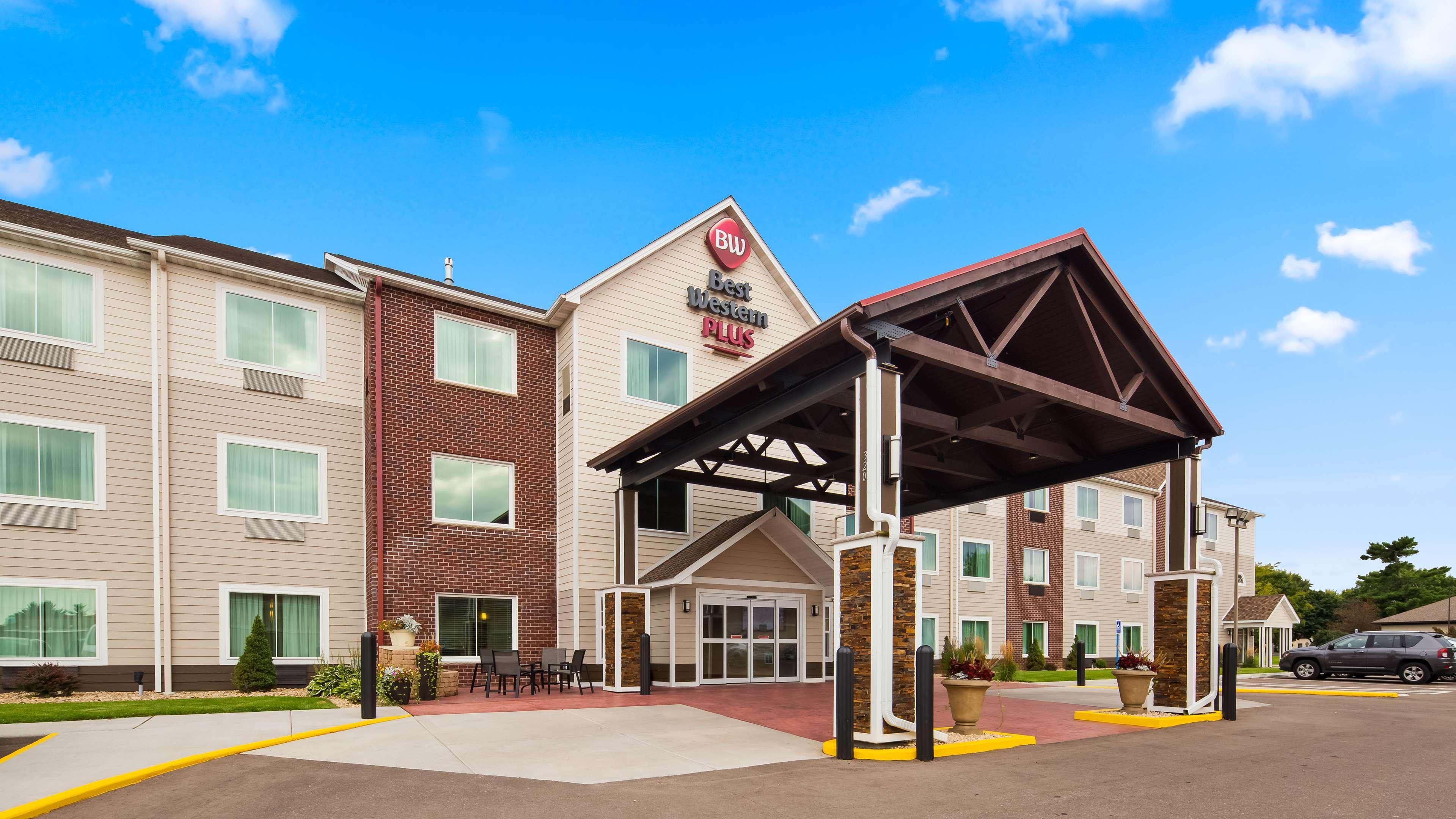 Best Western Plus Menomonie Inn & Suites Exterior photo